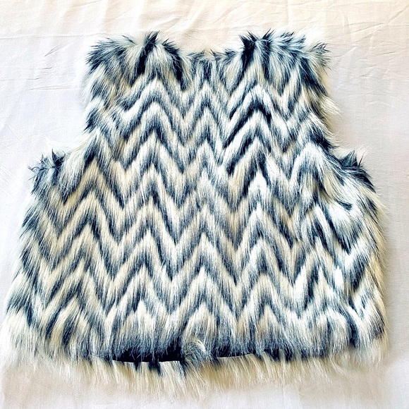 Michael Kors Black and White Faux Fur Vest Size Large - Picture 5 of 5